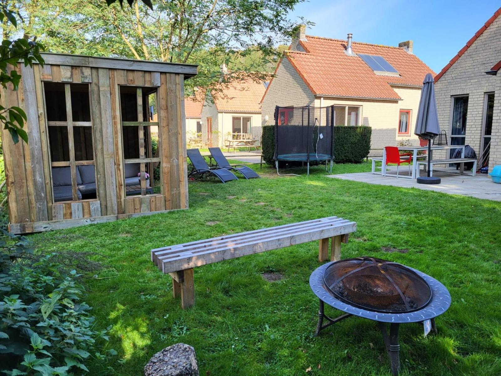 7 Person House With Garden, Firepit, Swimming Lake, Hammock, Child Friendly, In- And Outside Playground, Slide, And Great Coffee Ewijk Esterno foto
